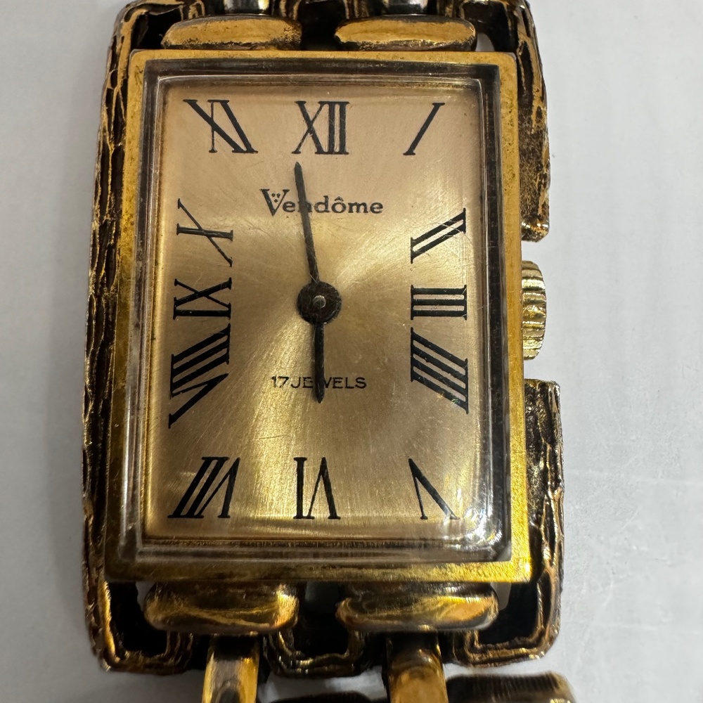 Vintage Vendome Wind Up Wrist Watch Gold color metal 6.5” 17 jewels safety chain